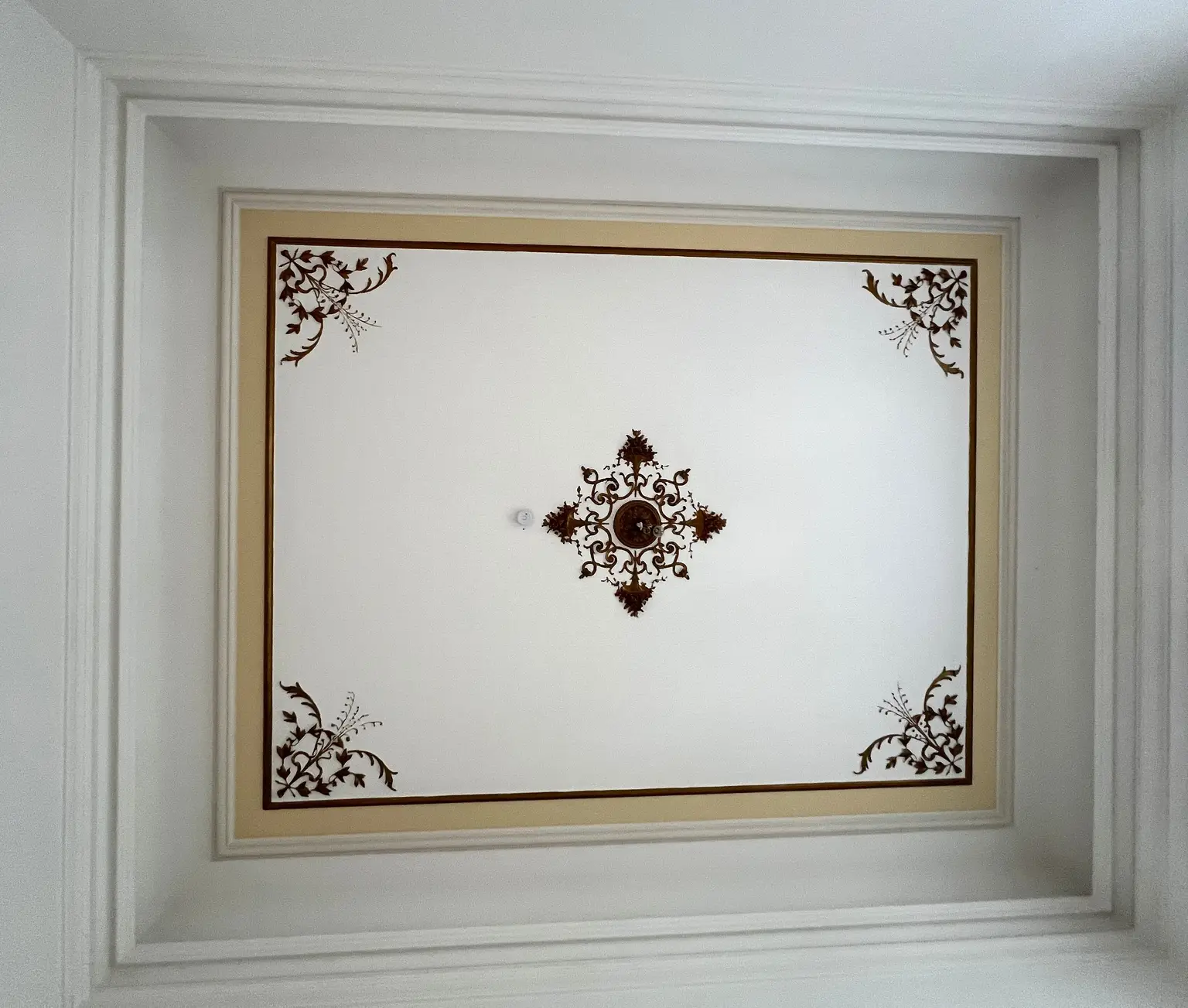 Prunkvolle 6-Zimmer Wohnung im repräsentativen Haus / Impressive 6-room-apartment in a representative building