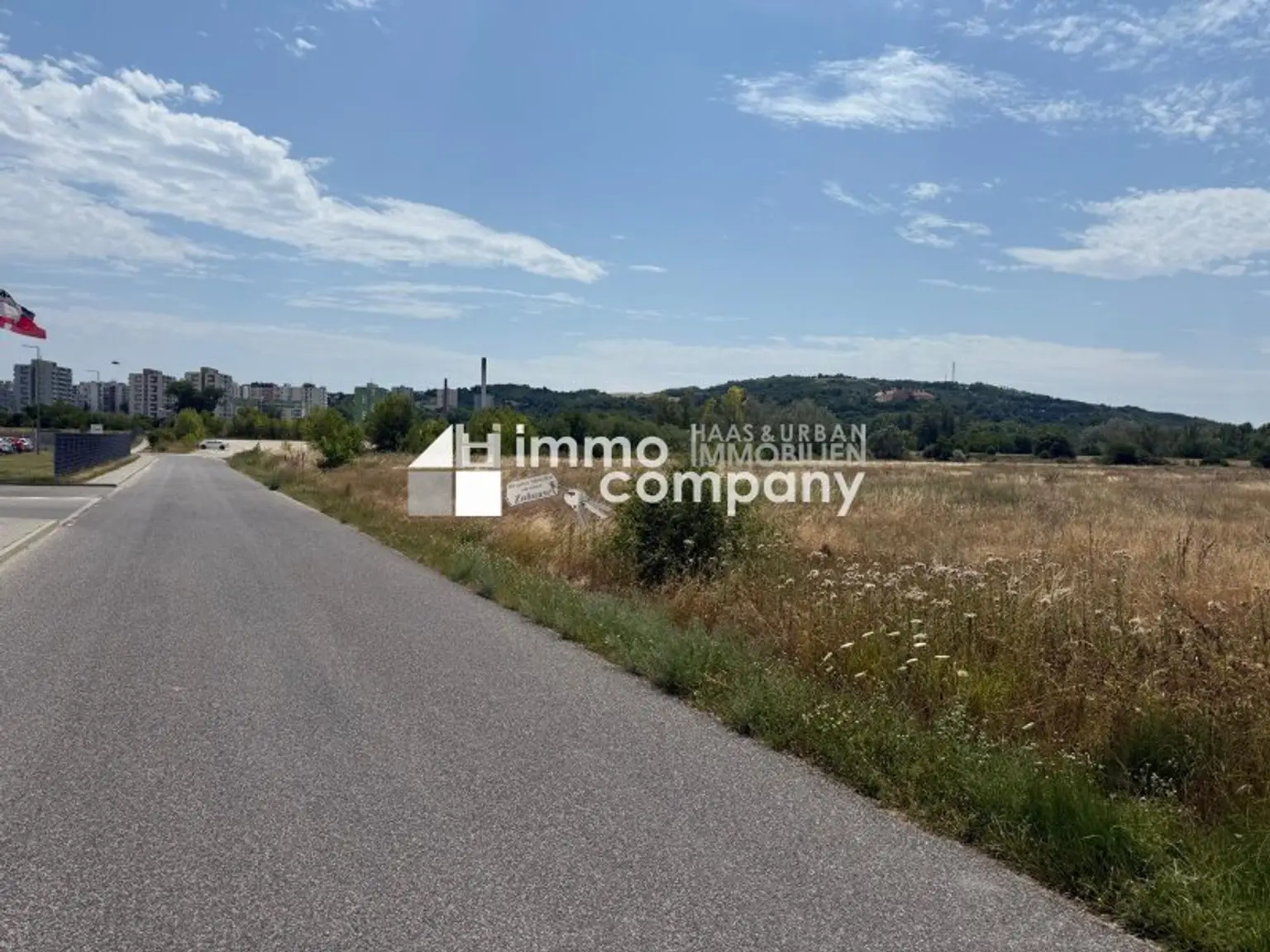 Großzügiger Betriebsbaugrund in Hlohovec/Slowakei: 31.000 m² für Gewerbe.