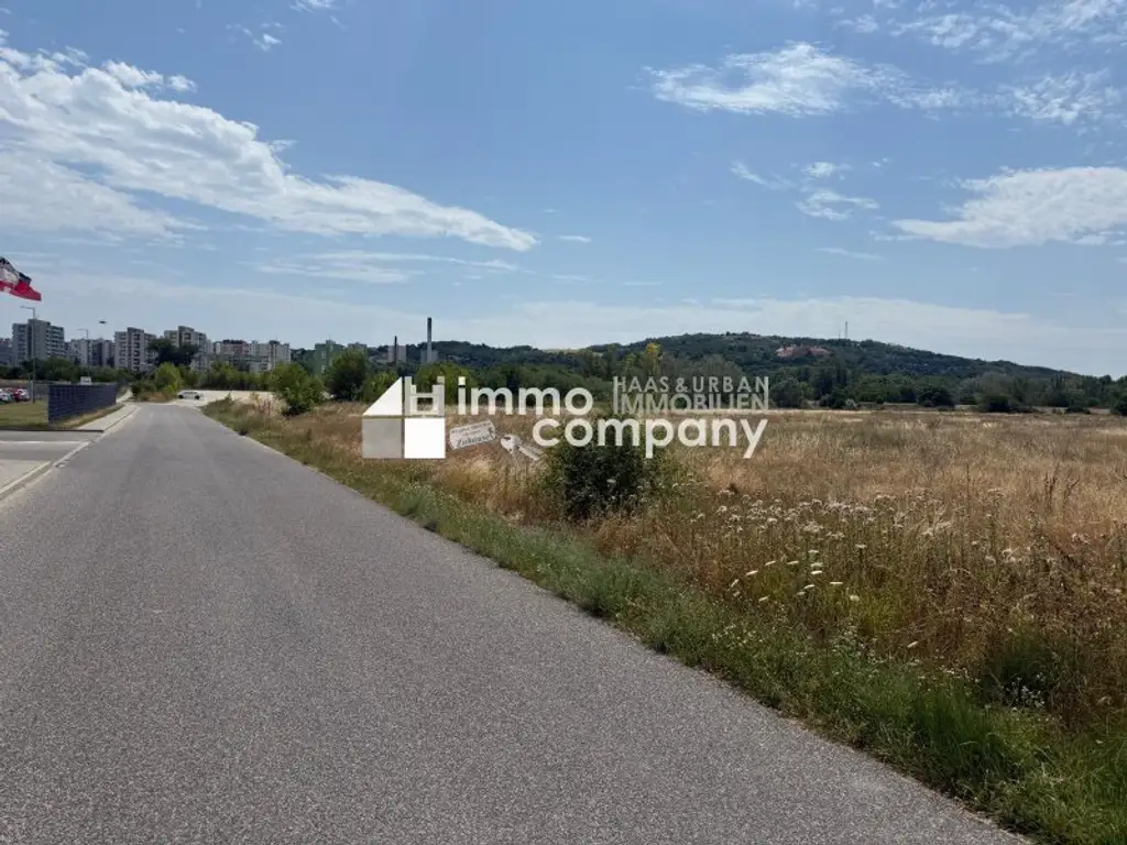 Großzügiger Betriebsbaugrund in Hlohovec/Slowakei: 31.000 m² für Gewerbe.