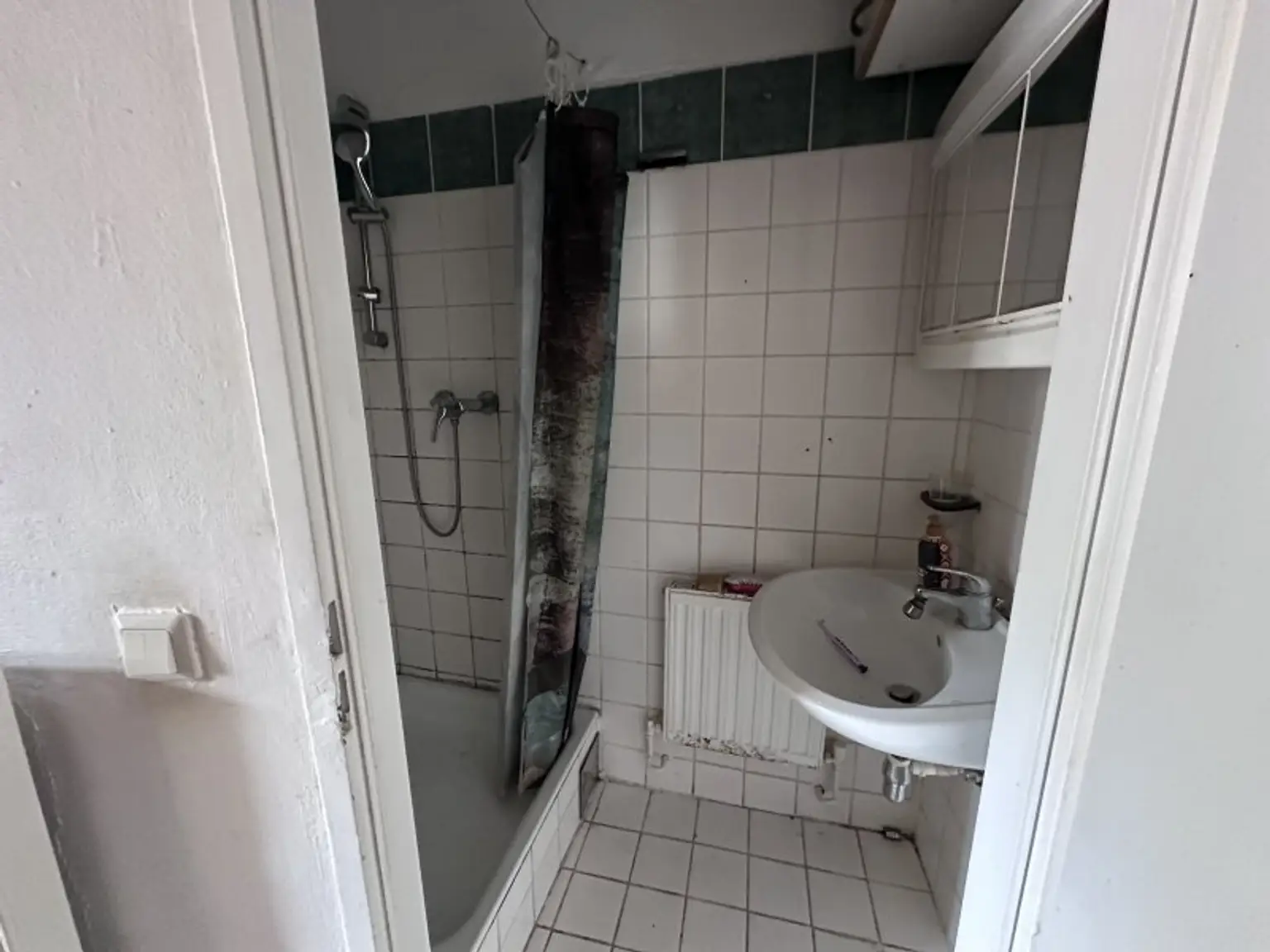 Sonnige Kleinwohnung mit schönem Fernblick im 4. Liftstock