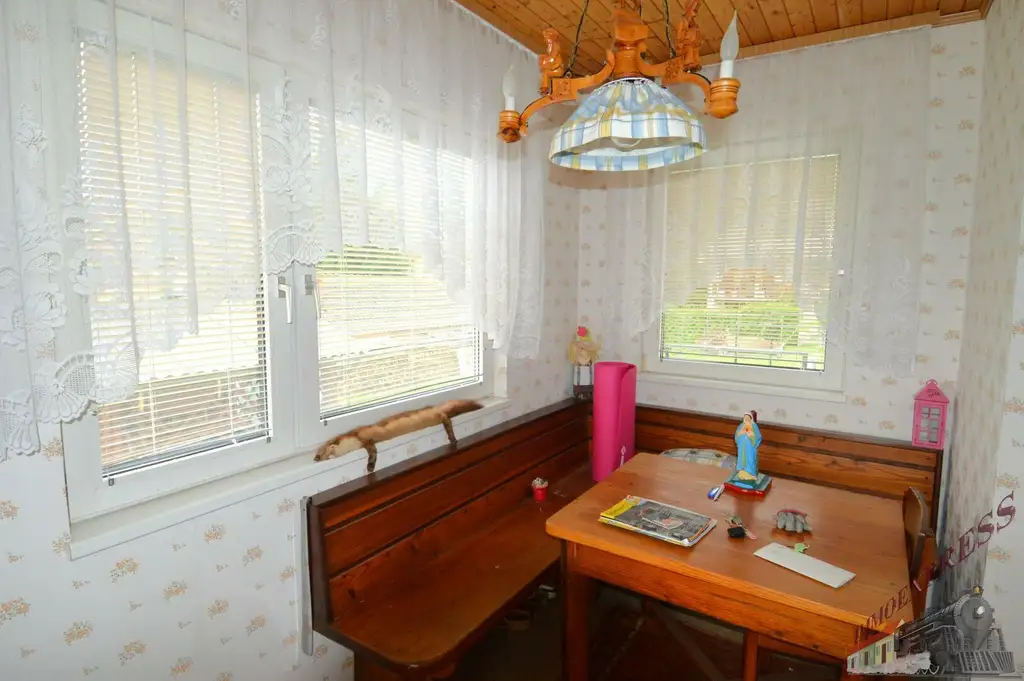 Ein-/ Zweifamilienhaus auf 1.490 m² mit Einliegerwohnung und Garage - Sackgasse