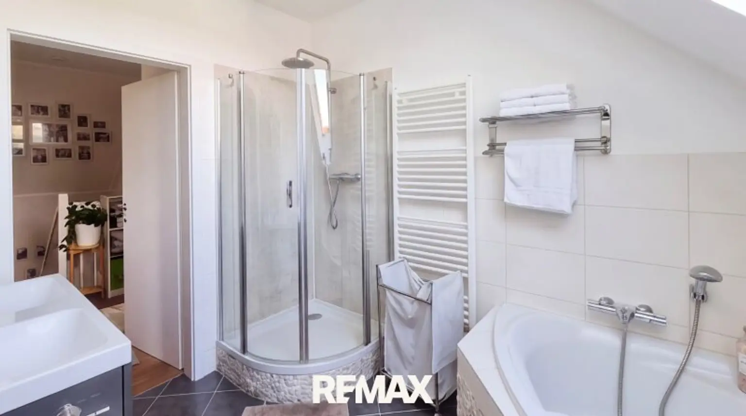 Badezimmer Dusche Obergeschoß Haus Bisamberg