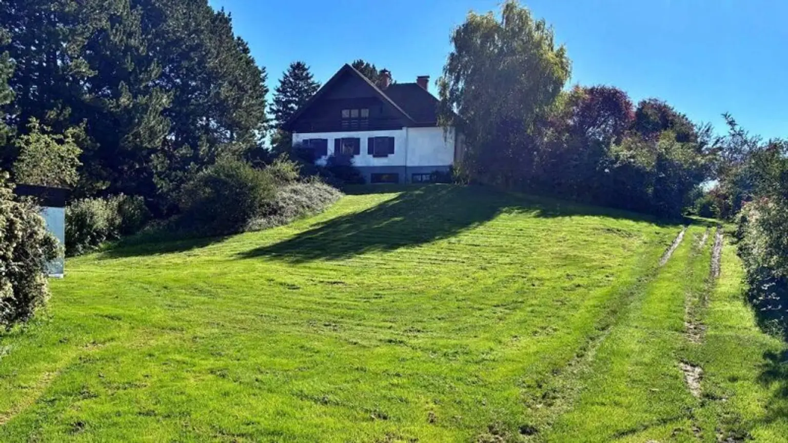 Exklusives Traum-Anwesen mit Naturteich und Gästehaus