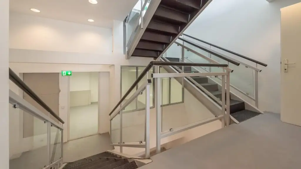 " Lagerhallen " Büroflächen " Freiflächen " UNBEFRISTET "