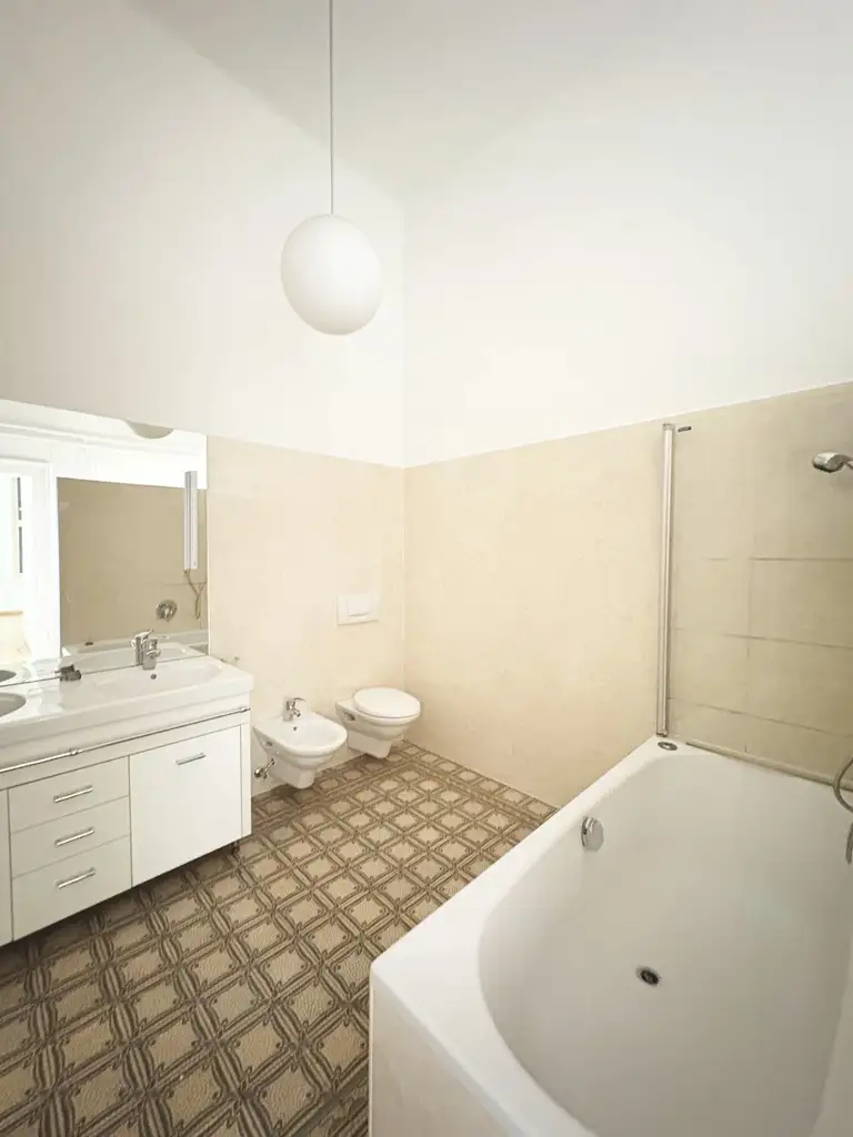 Großzügiges 3-Zimmer Altbaujuwel -
Nähe Altes AKH