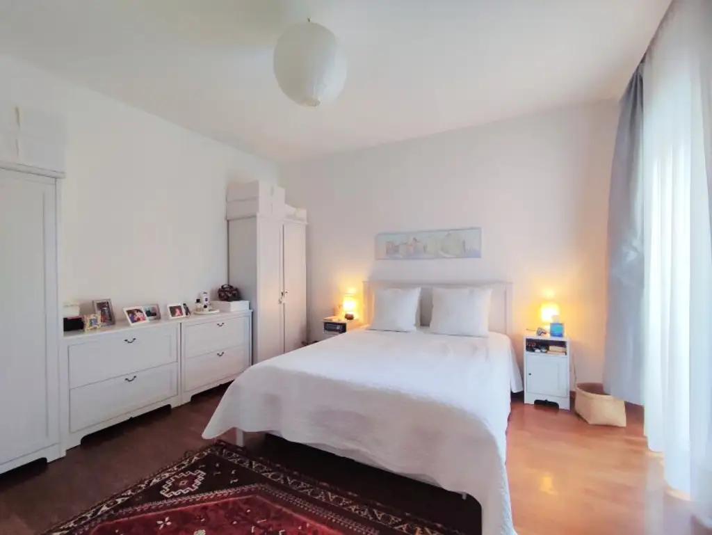 LINDENGASSE - Weitläufiger Wohnraum mit Balkon