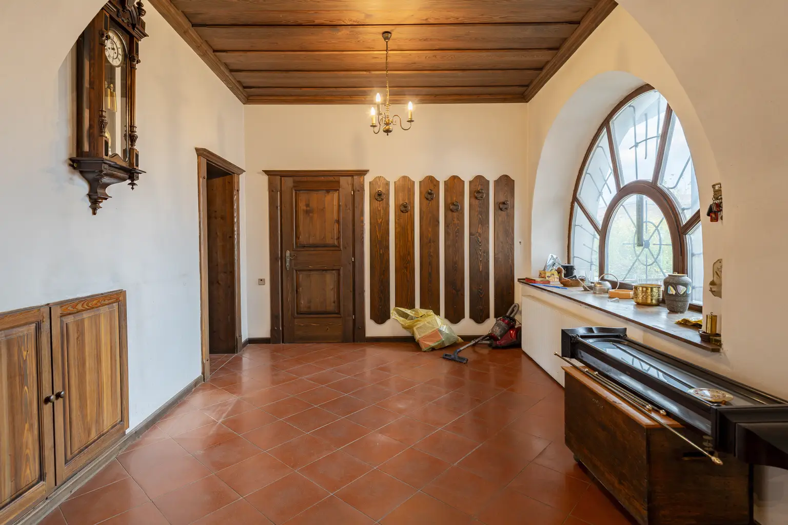 ** Historisches Johanniterhaus am Heldenplatz – mit Innenhof und Gartenbereich **