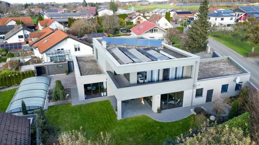 Exklusive Villa mit Indoor- & Outdoor-Pool, Smart-Home-Ausstattung und durchdachtem Raumkonzept