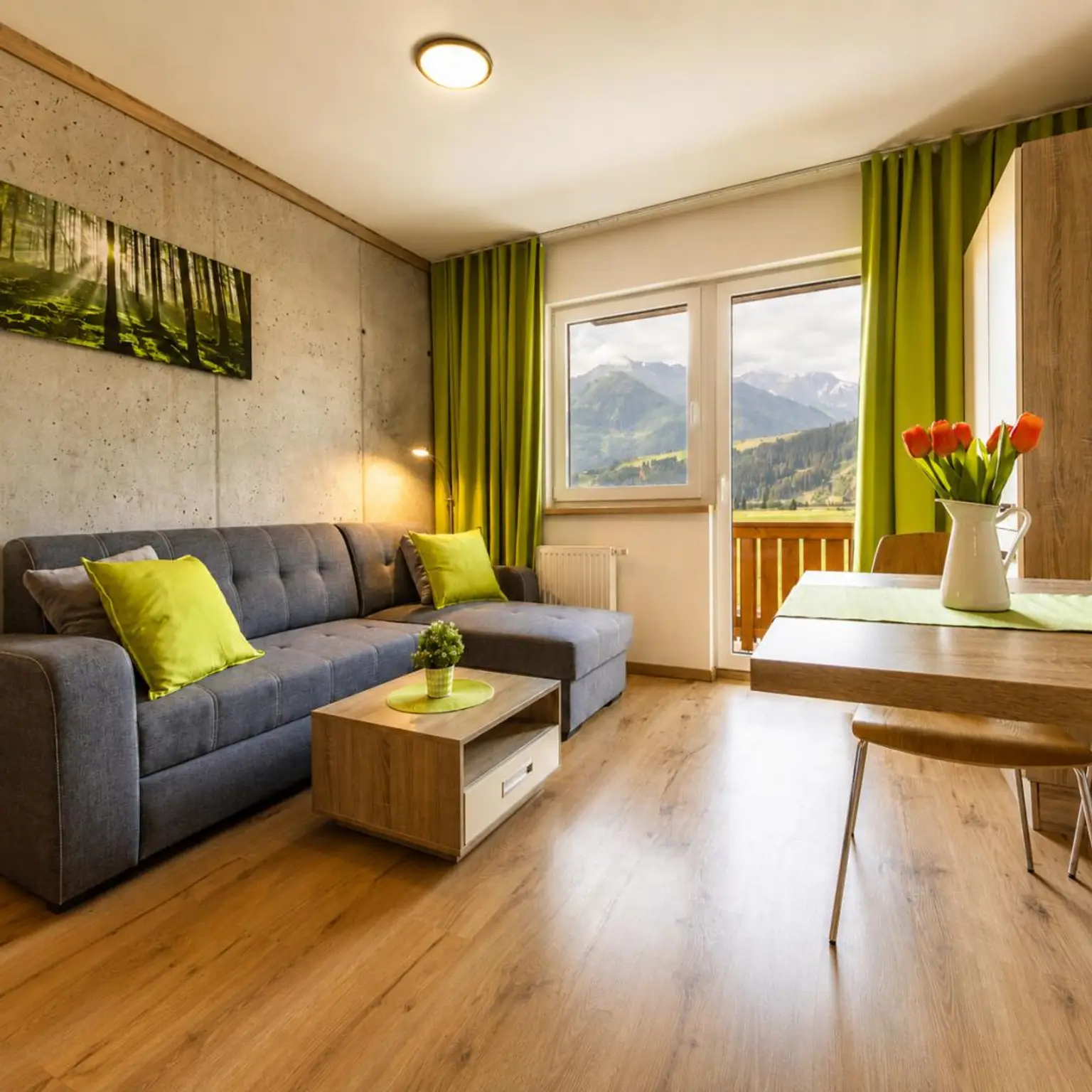 Wohnzimmer mit Bergkulisse