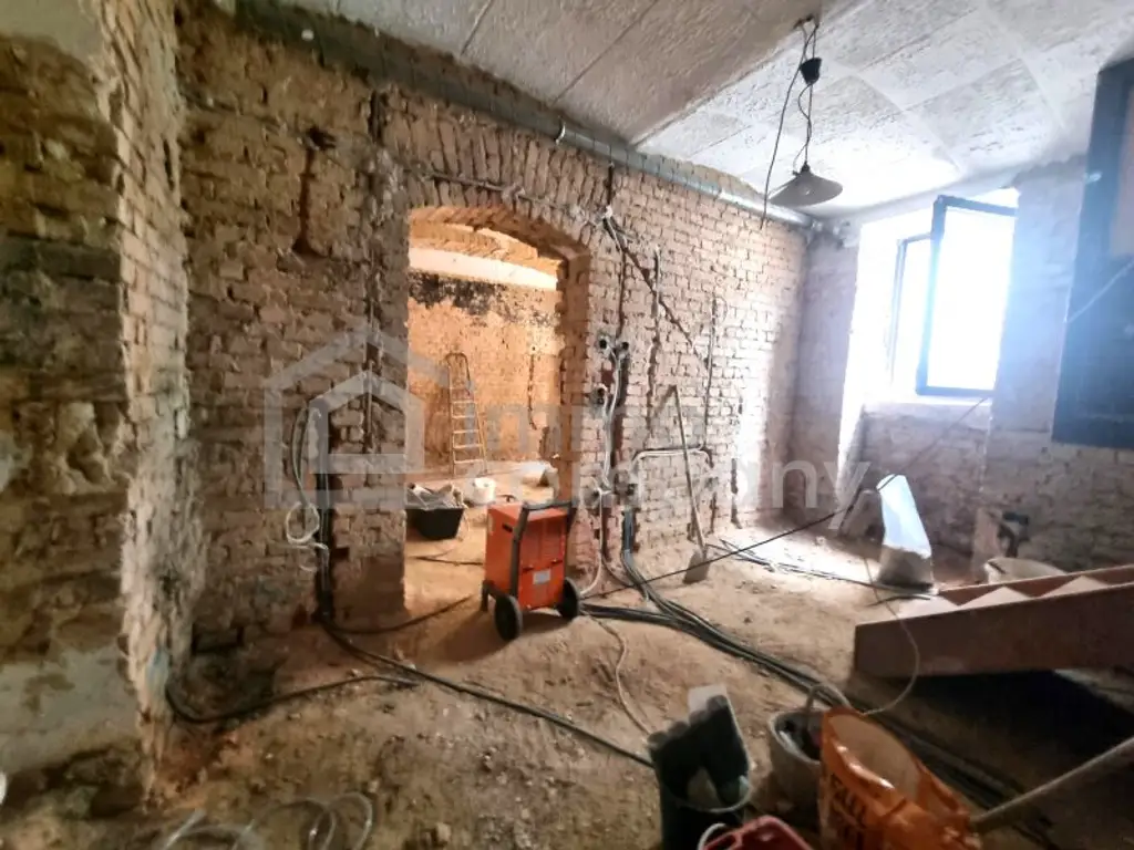 Souterrain Wohnung/Büro in bester Lage mit NIEDRIGEN BK!
