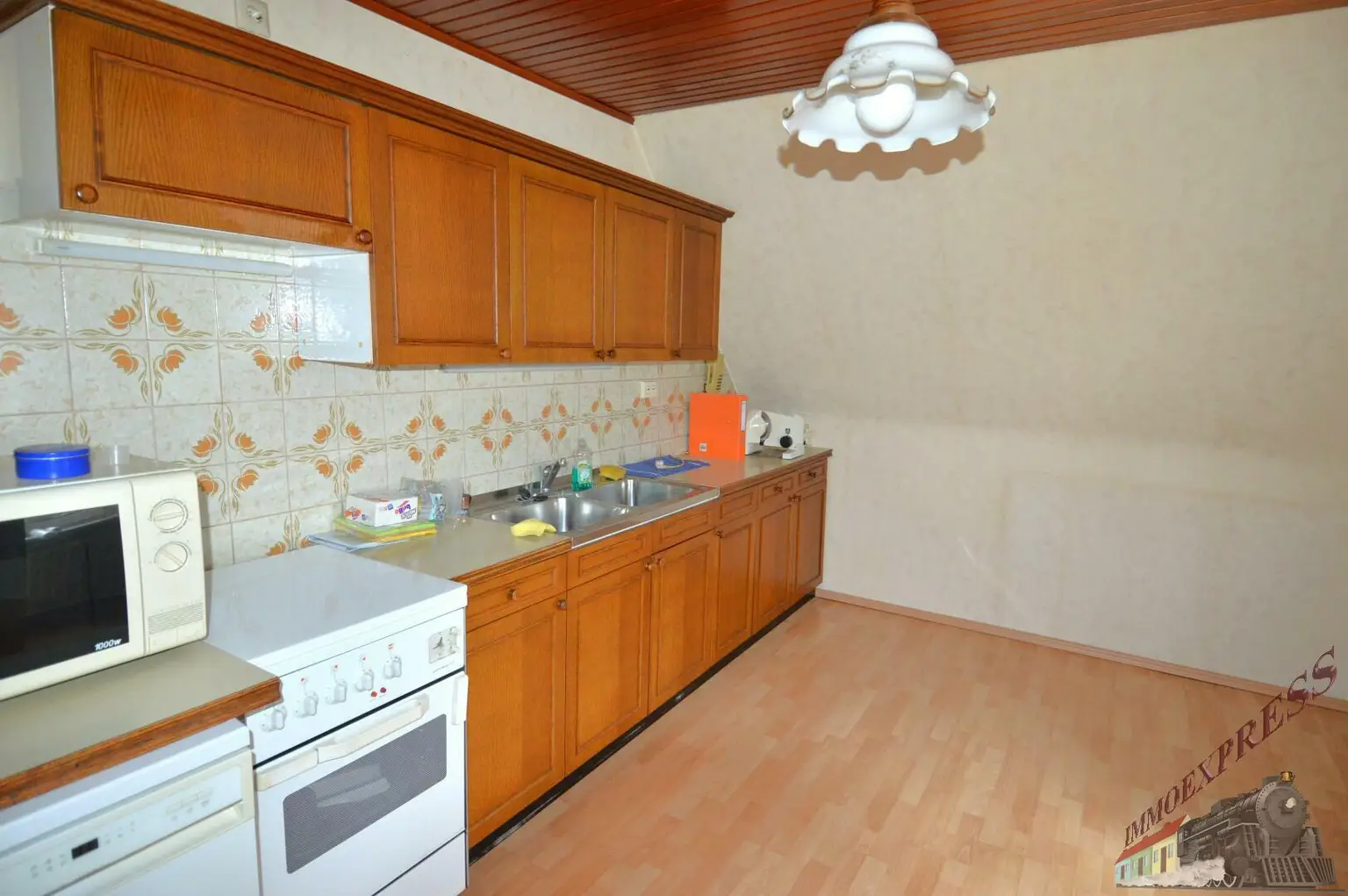Ein-/ Zweifamilienhaus auf 1.490 m² mit Einliegerwohnung und Garage - Sackgasse