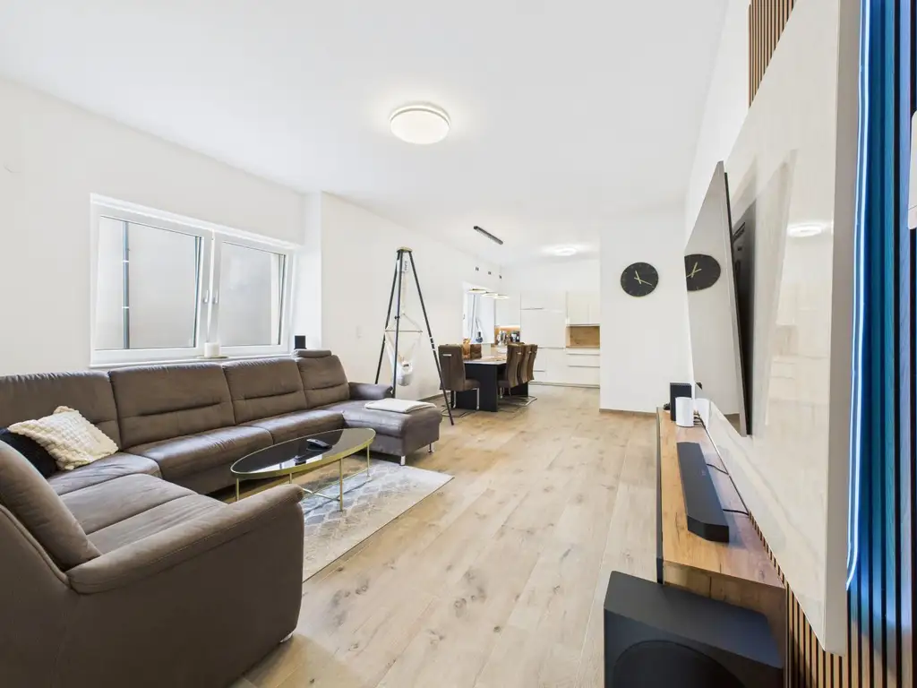 Kernsaniertes Anlageobjekt mit großzügigen Büroflächen und Wohneinheiten in 4050 Traun