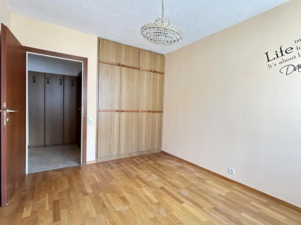 Sonnige 2-Zimmer Loggienwohnung - Modernisierungsbedarf gegeben!