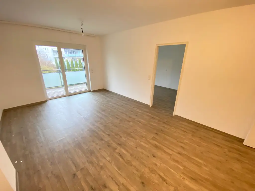 NEUWERTIGE 3 ZIMMERWOHNUNG MIT BALKON UND TG - NÄHE HAUPTBAHNHOF"