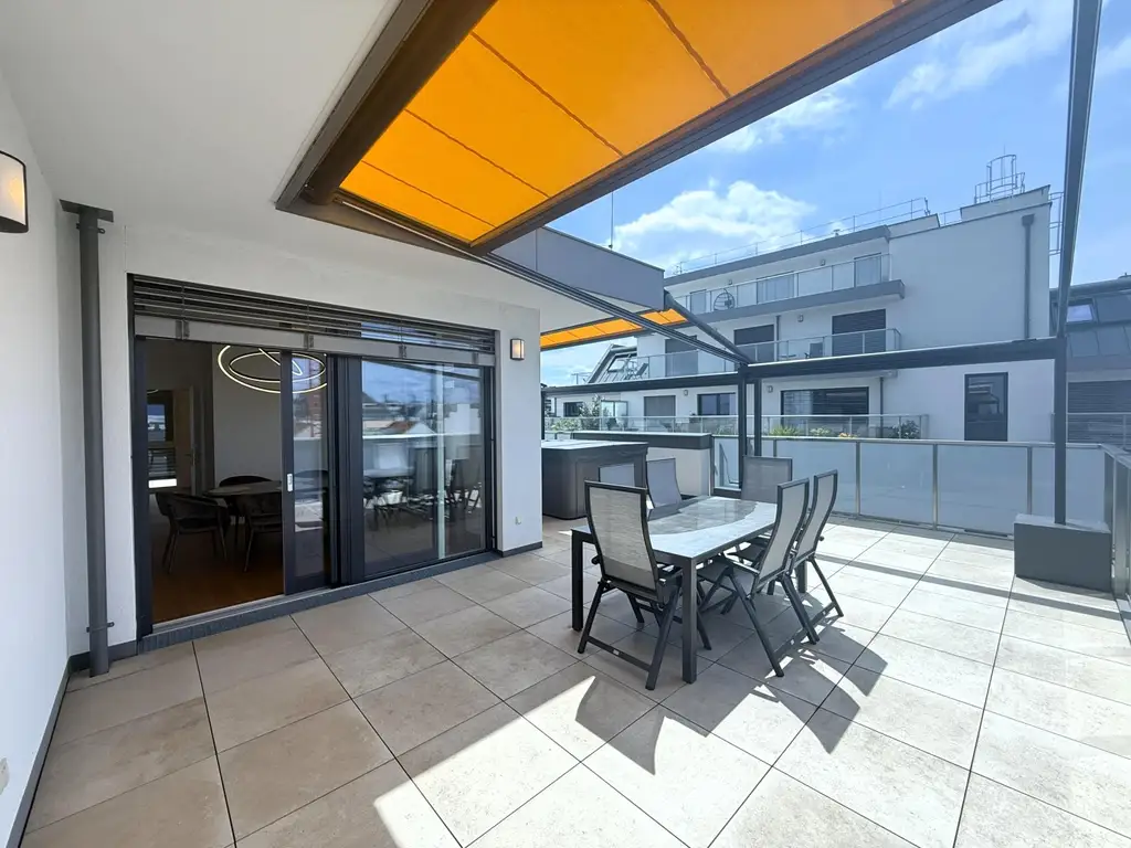 Luxus Penthouse mit Outdoor-Jacuzzi wird komplett möbliert vermietet // Luxury penthouse with outdoor Jacuzzi available for rent, fully furnished //