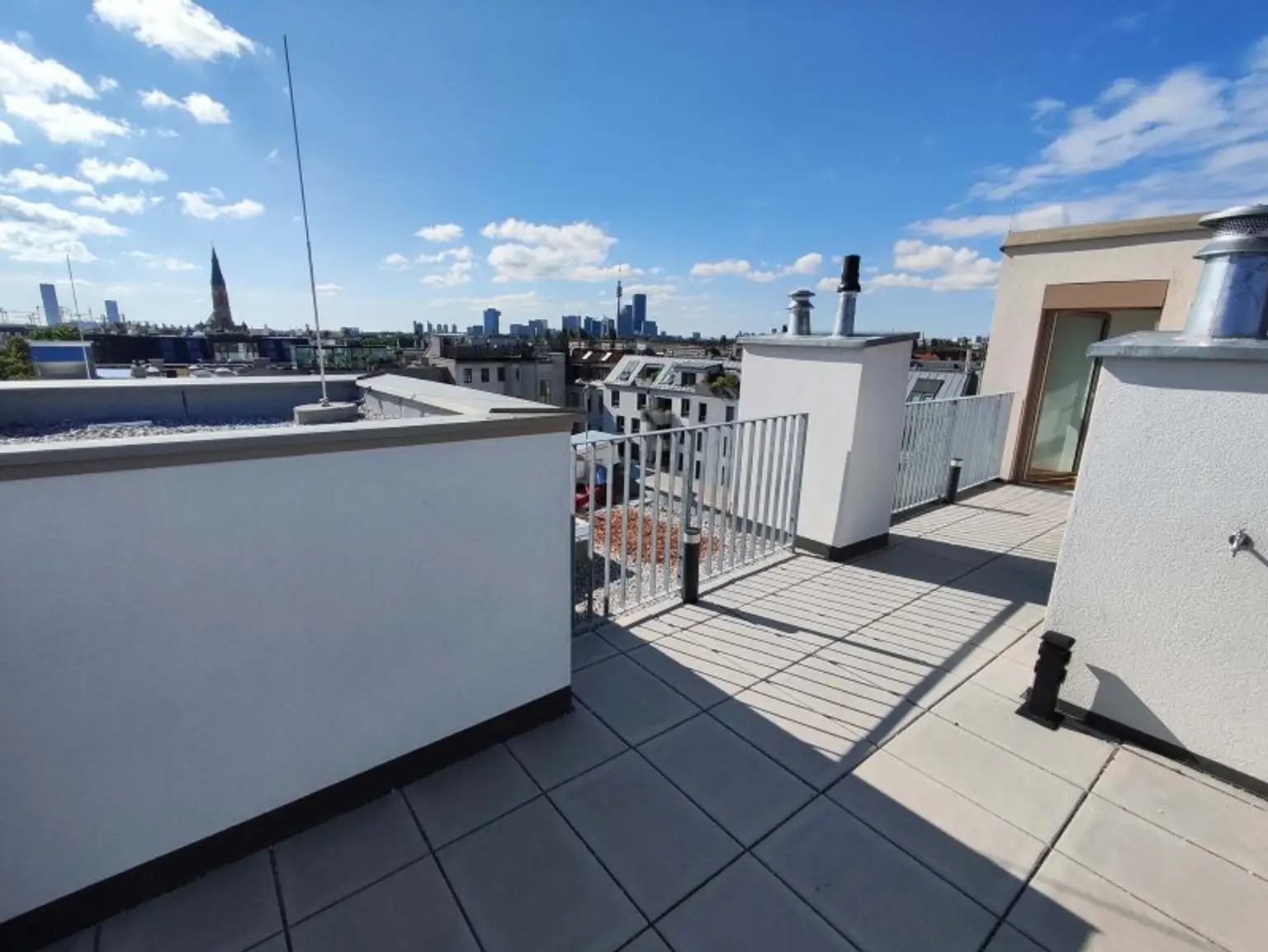 DACHGESCHOß-4-Zimmer-ERSTBEZUG mit Terrasse und privatem Liftzugang! Top 1/40