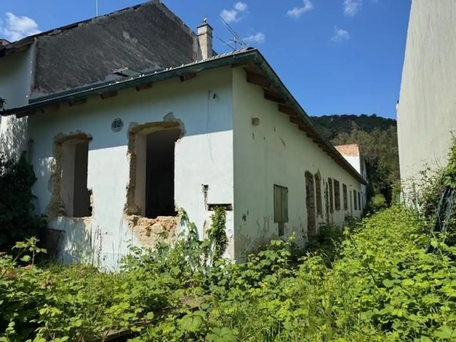 "Grundstück mit erhaltungswürdigem Gebäude!"