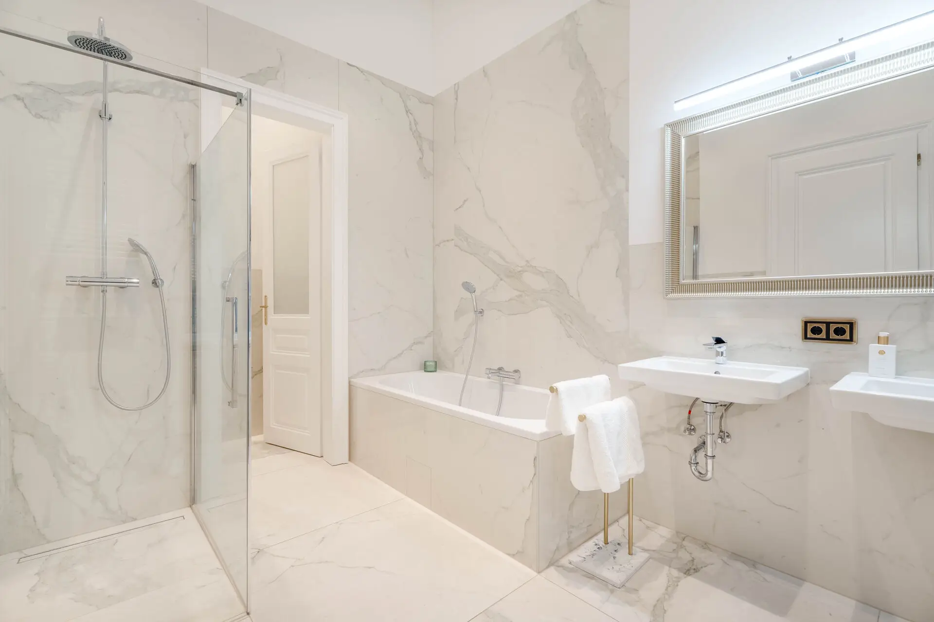 1010_Wien_Imperiales Palais-Apartment_ Badezimmer 2