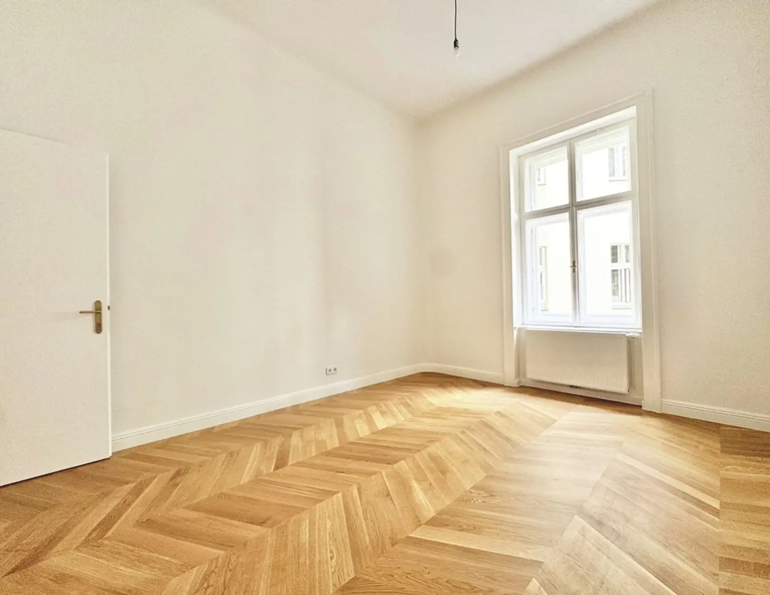ERSTBEZUG NACH SANIERUNG | TRAUMHAFTE 4-ZIMMER-ALTBAUWOHNUNG MIT BALKON | TOPLAGE IN U-BAHN-NÄHE
