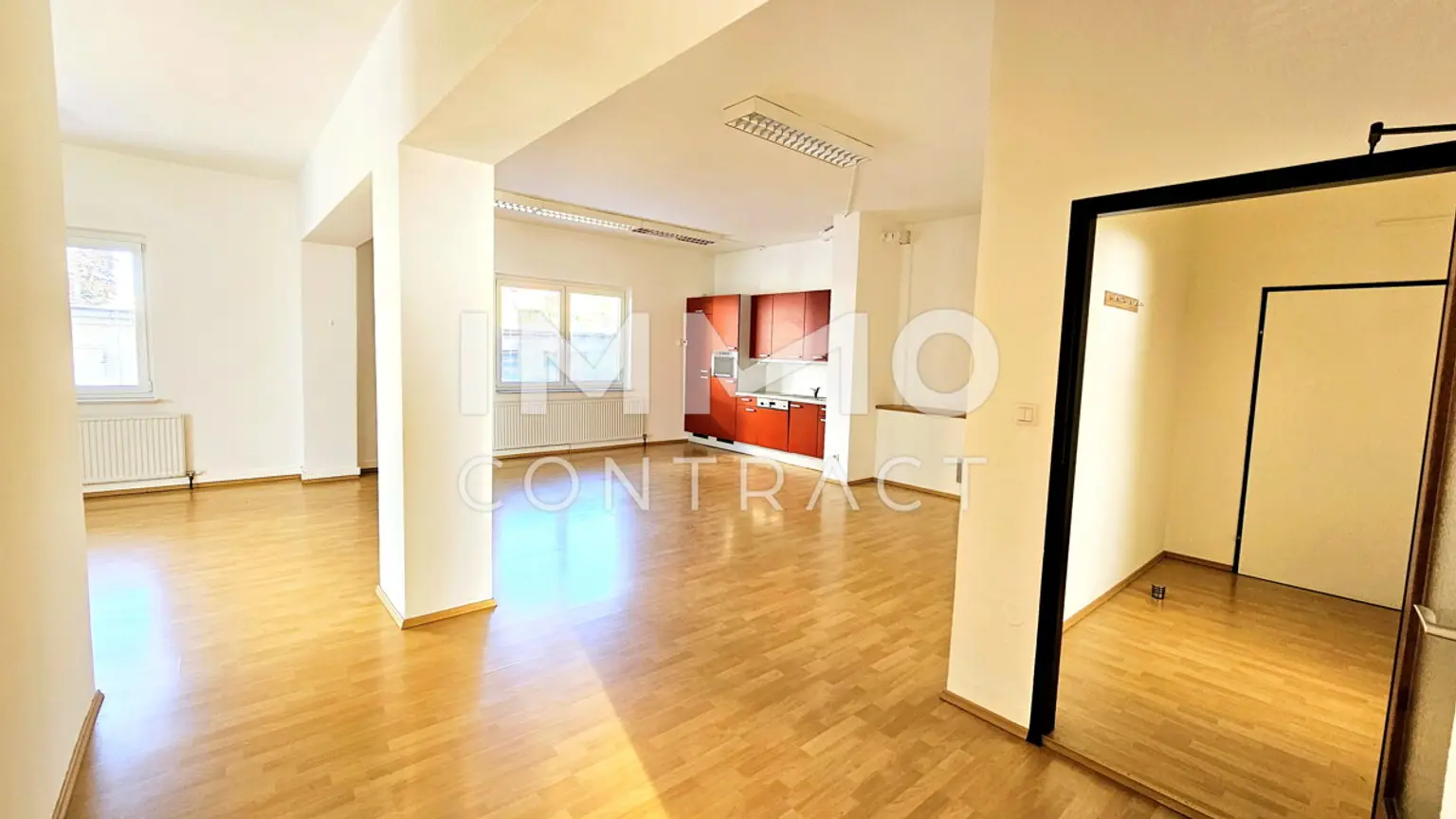 Großzügige Büroräume in attraktiver Lage in kleinem Mehrparteienhaus