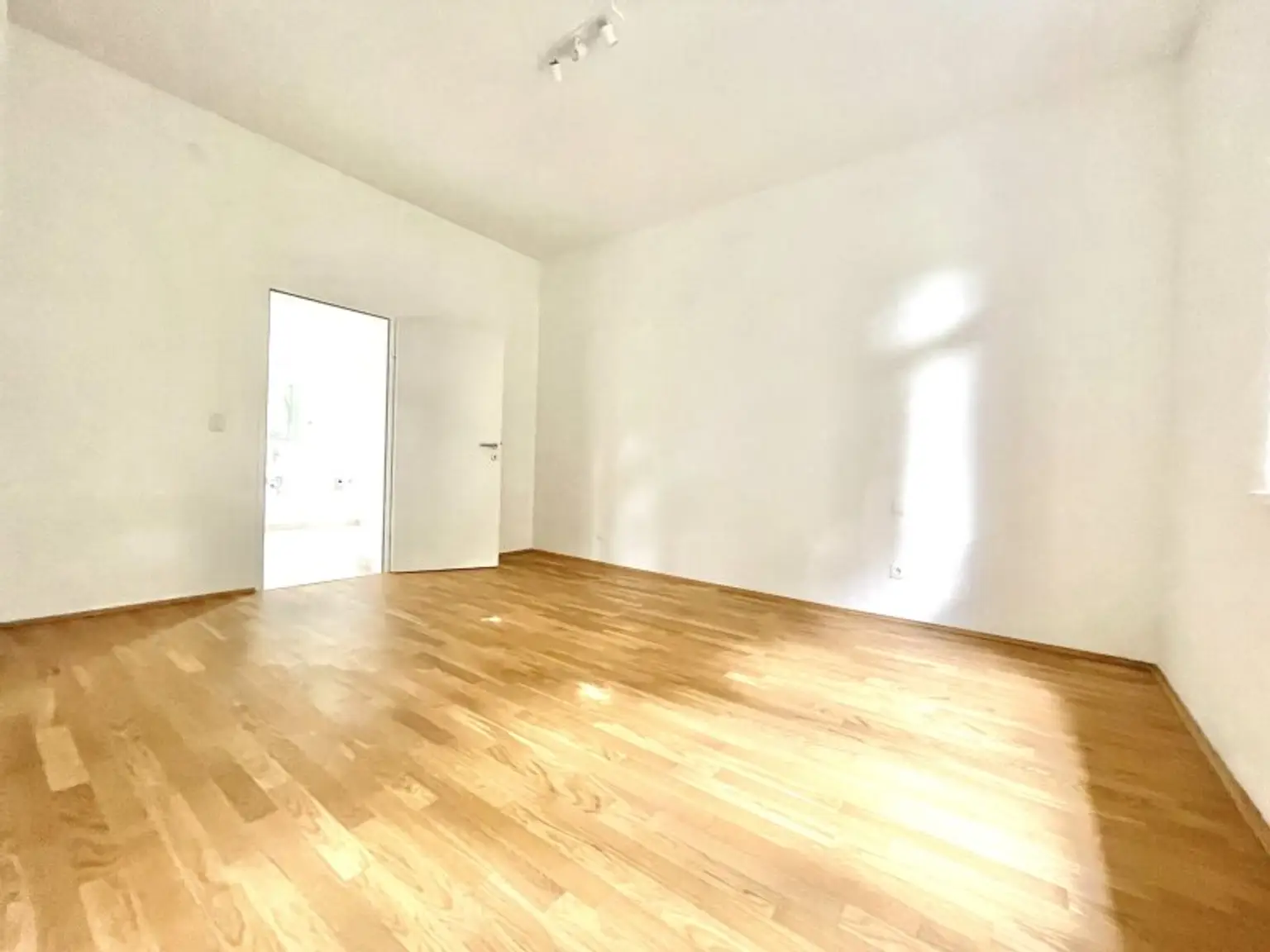 ***Großzügige 4-Zimmer-Wohnung mit 2 Balkonen in Top-Lage des 19. Bezirks – Nähe Kahlenberg***