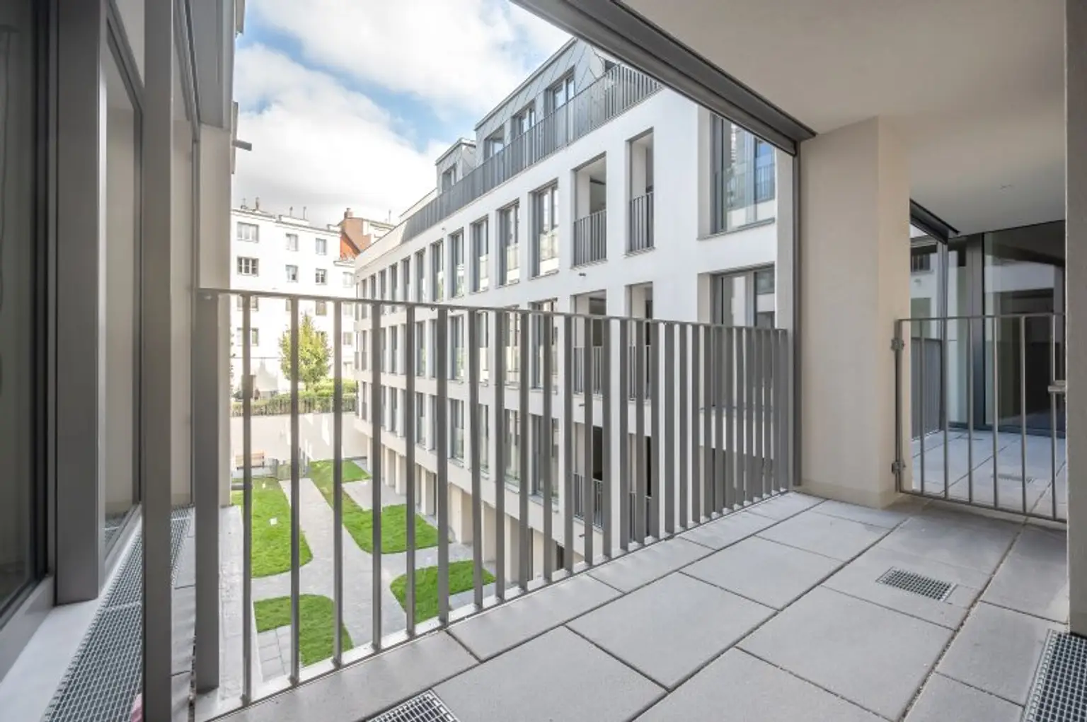 ++MOLLARD 50++  perfect 2-room-apartment in the Heart of the City (1/3)