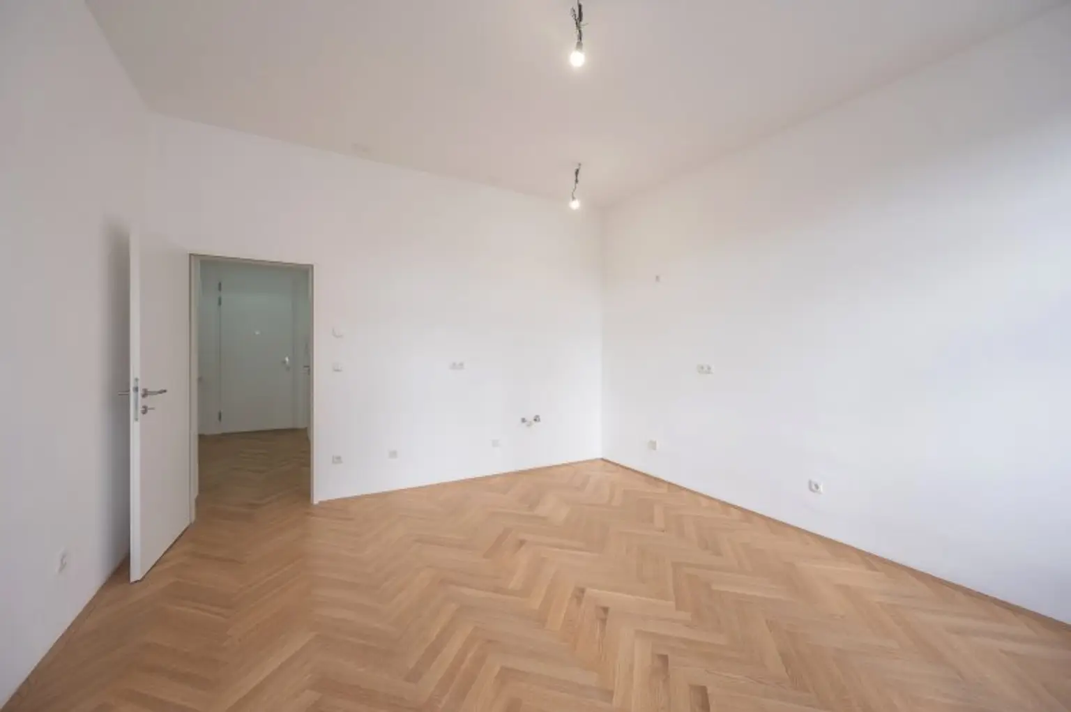 ++NEU++ Generalsanierte 2-Zimmer Altbau-Wohnung mit viel Potenzial!
