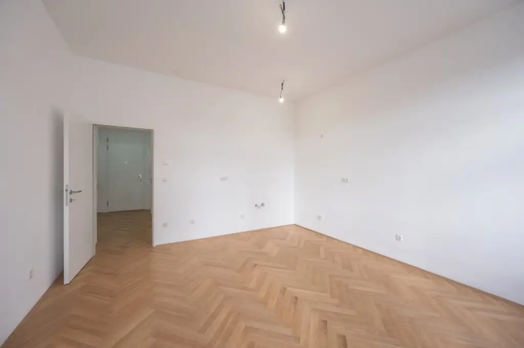 ++NEU++ Generalsanierte 2-Zimmer Altbau-Wohnung mit viel Potenzial!