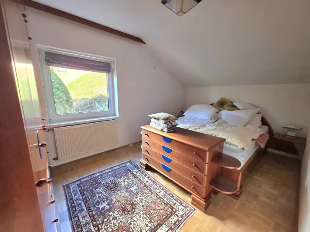 Ruhige 4-Zimmer-Wohnung mit Terrasse und Aussicht!