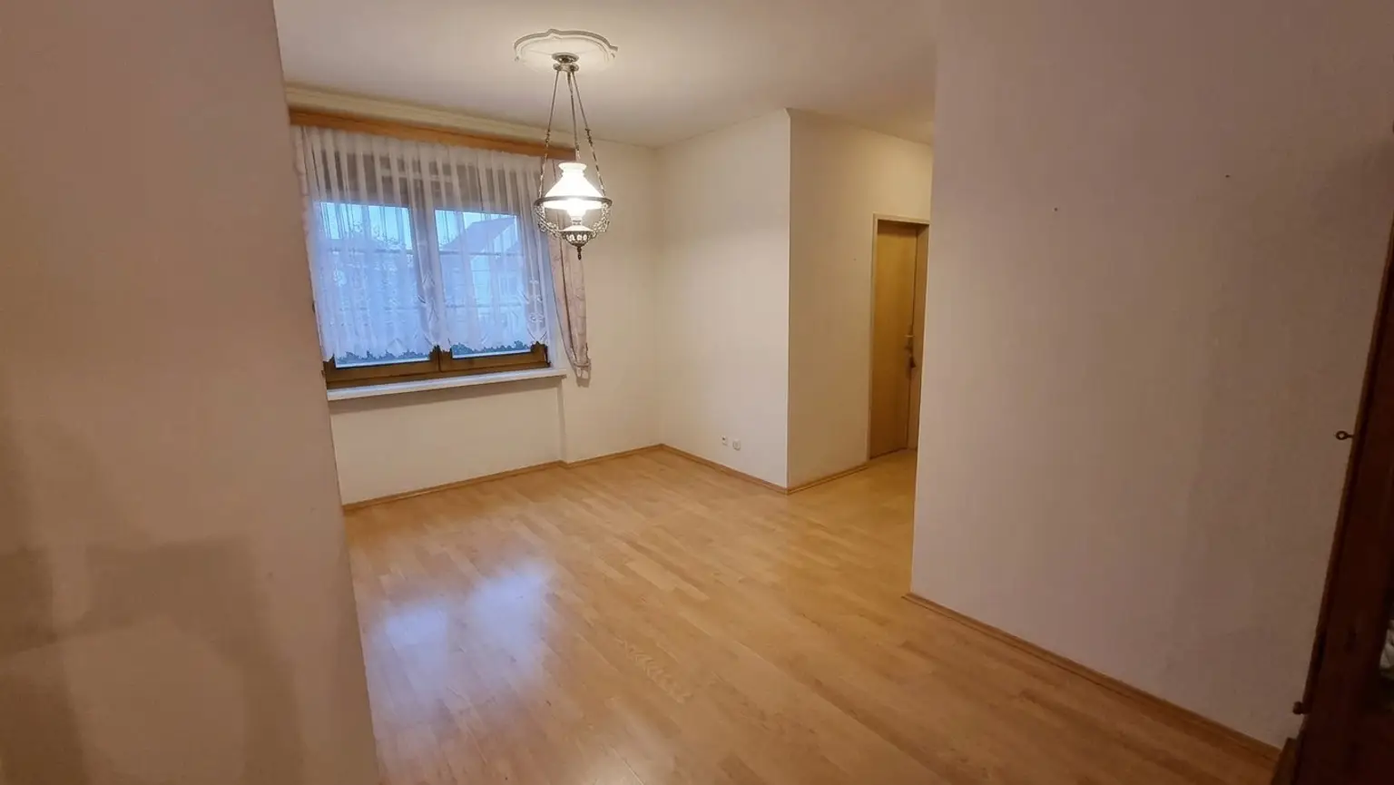 Esszimmer(Möbel mit KI entfernt)
