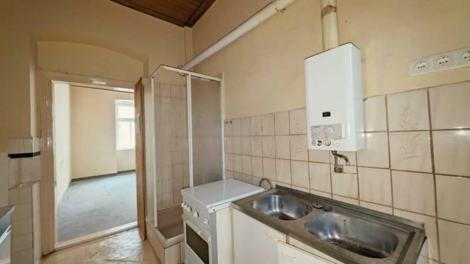 ++NEU++ Sanierungsbedürftige 2-Zimmer-Wohnung, viel Potenzial!
