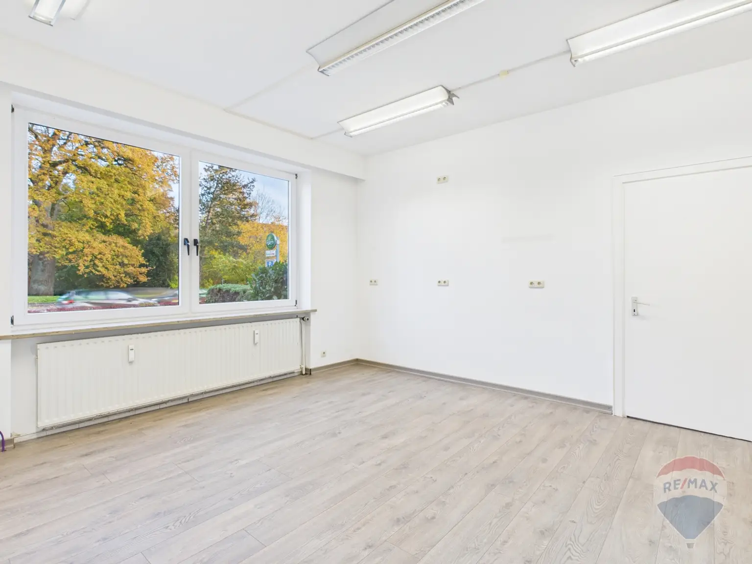 Behandlungsraum/Büro 1 andere Sicht