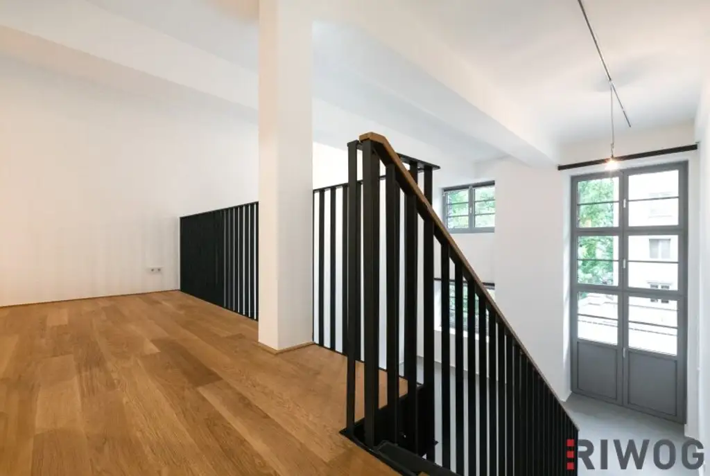 ERSTBEZUG nach Sanierung | Komplett hofseitiges Loft mit Balkon | Raumhöhe bis zu ca. 4,95 m | Büro/Praxis Nutzung und Kurzzeitvermietung möglich