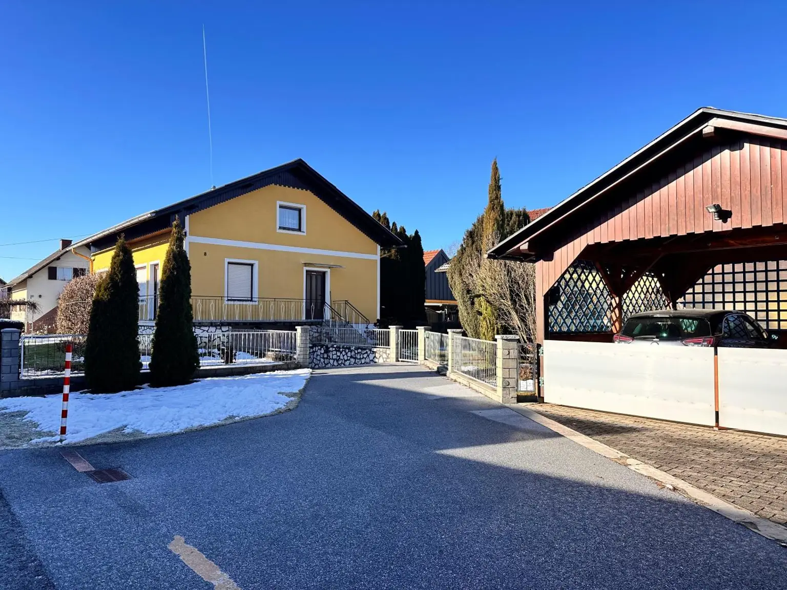 Außenansicht inklusive Carport
