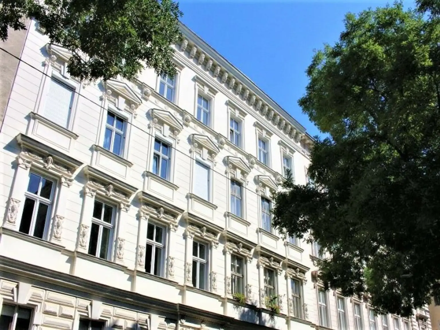 ROCHUSMARKT-NÄHE, sonnige 103 m2 Altbau, 3 Zimmer, WG-geeignet, Küche, Wannenbad, Parketten, Geusaugasse