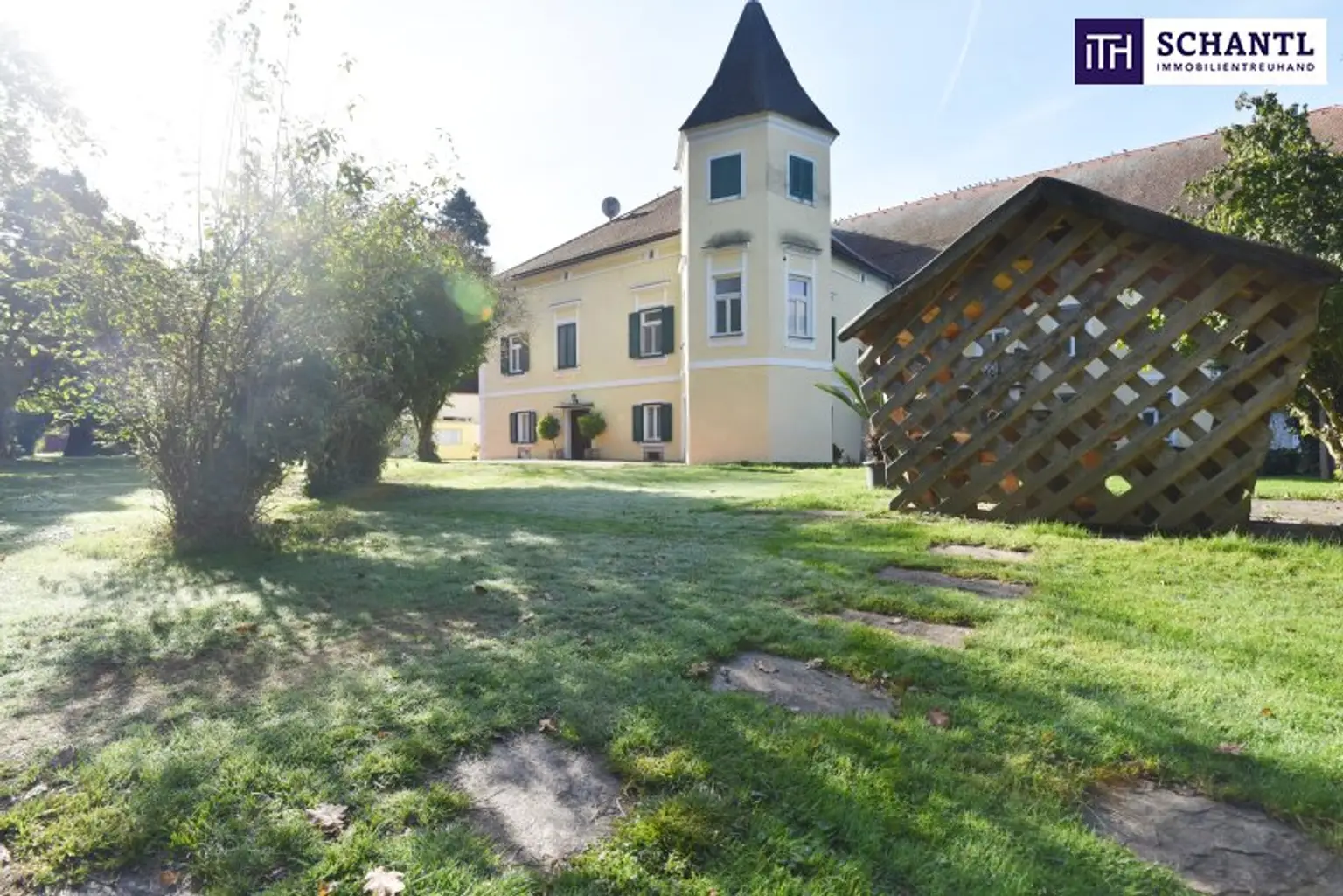 MÄRCHENHAFTE Wohnung im SCHLOSS inklusive Nutzung des SCHLOSSGARTENS! Ab sofort verfügbar!