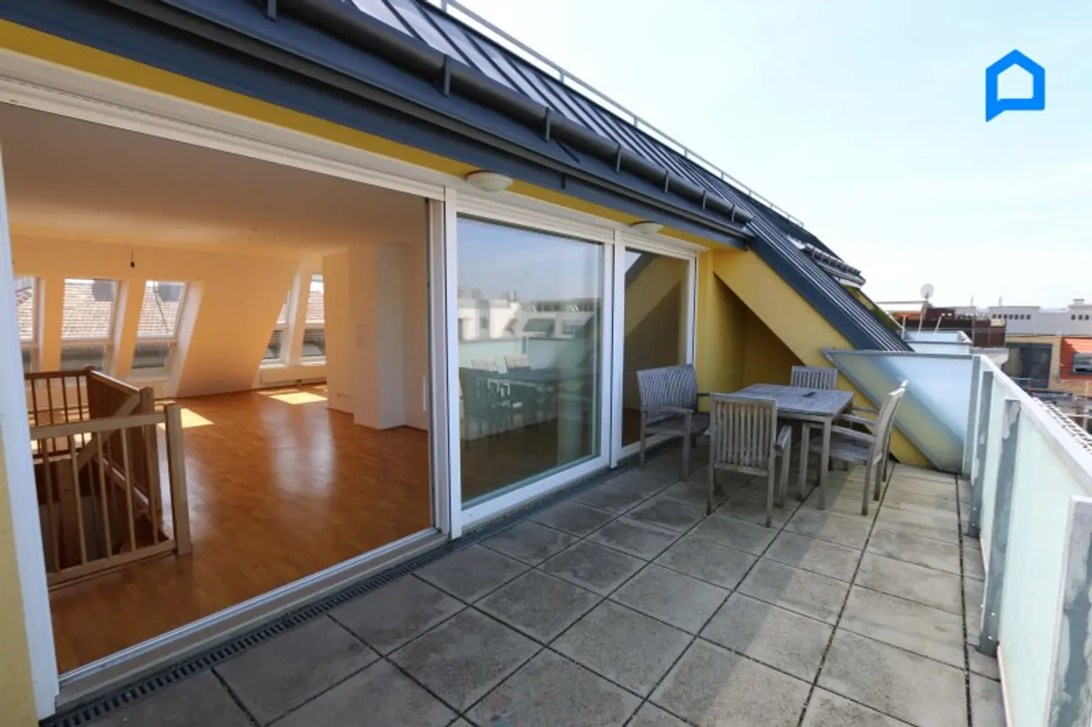 Großartige Dachgeschosswohnung mit 146 m² plus 21 m² Dachterrasse plus 8 m² Balkon, 4 Zimmer, KLIMA, großer Vorraum, Tiefgaragenplatz optional !