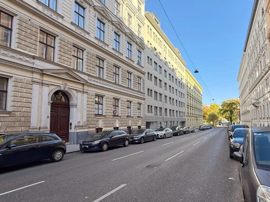 Fully furnished apartment - within walking distance to the 1st district, also available for short-term rentals.