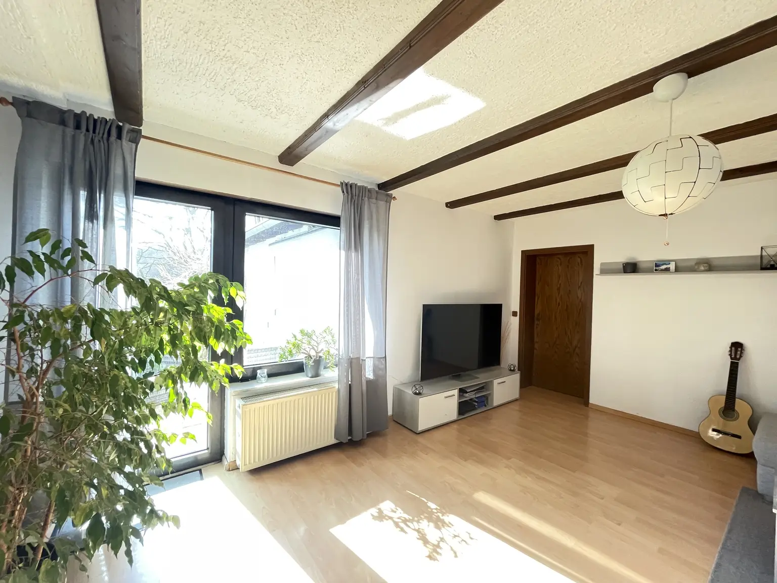 Zugang vom Wohnzimmer zur Terrasse (UG)