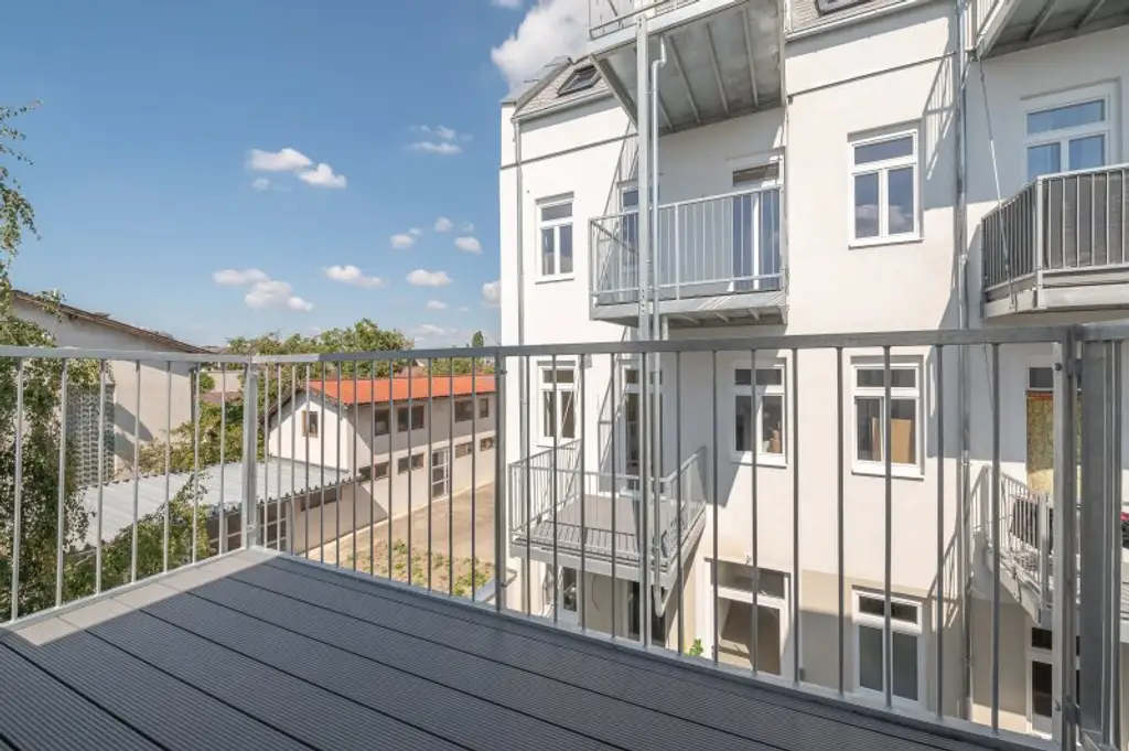 ++NEU++ Hochwertige 2-Zimmer DG-Wohnung mit zwei Balkonen, Ruhelage im Hof!