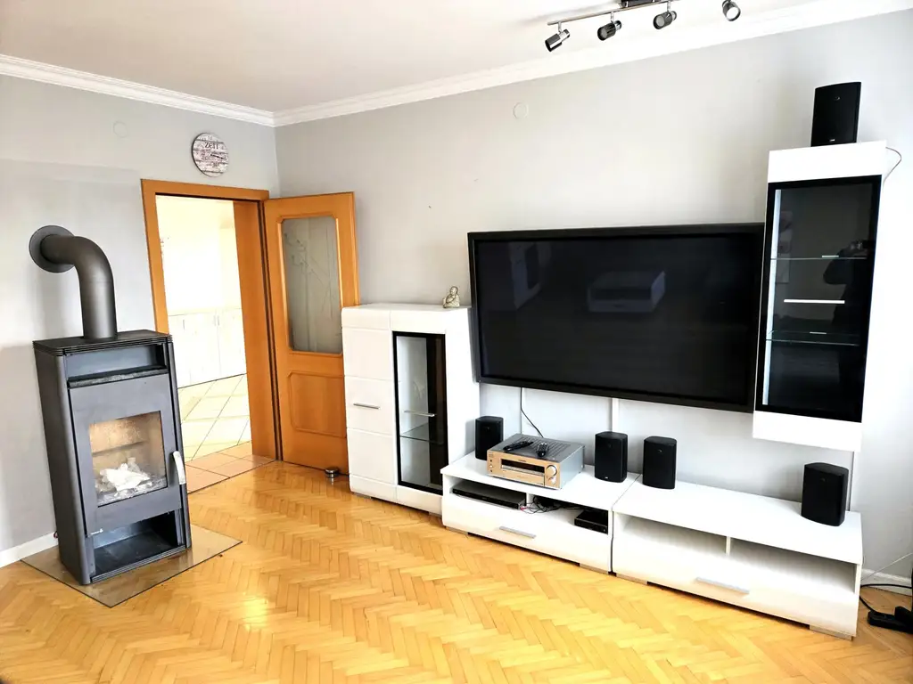 Attraktives Einfamilienhaus mit drei Wohneinheiten im Dachgeschoss – Wohnen & Vermieten unter einem Dach in Ardagger