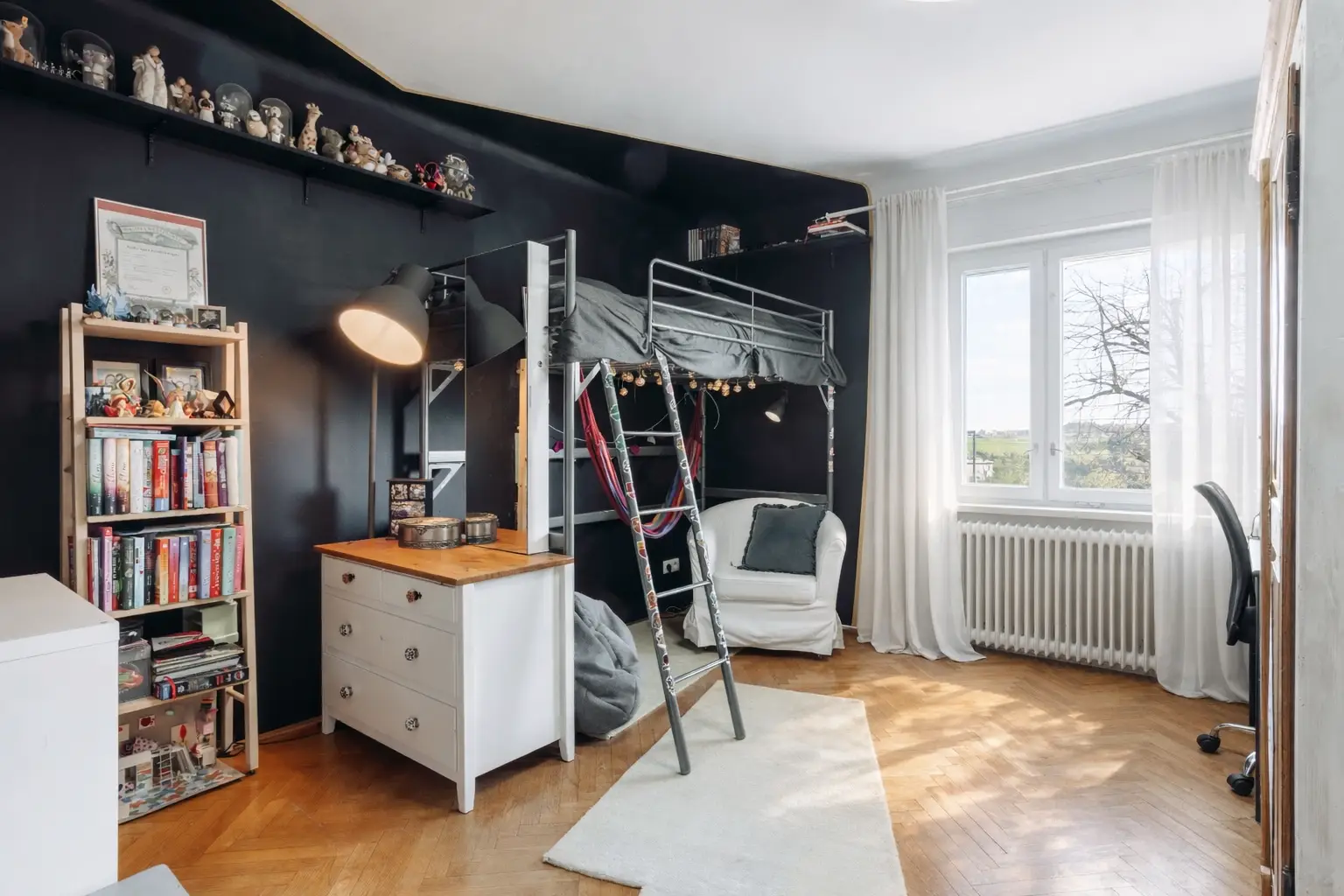 Kinderzimmer mit Loftbett