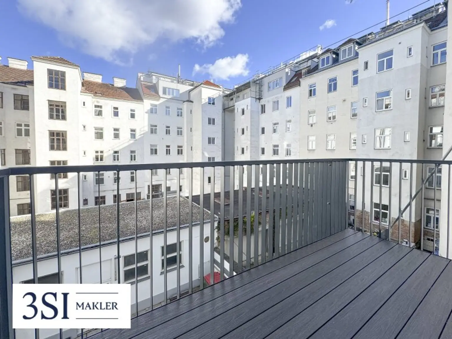 Altbau trifft Design – Traumhafte 3-Zimmer-Wohnung frisch saniert mit hofseitigem Balkon