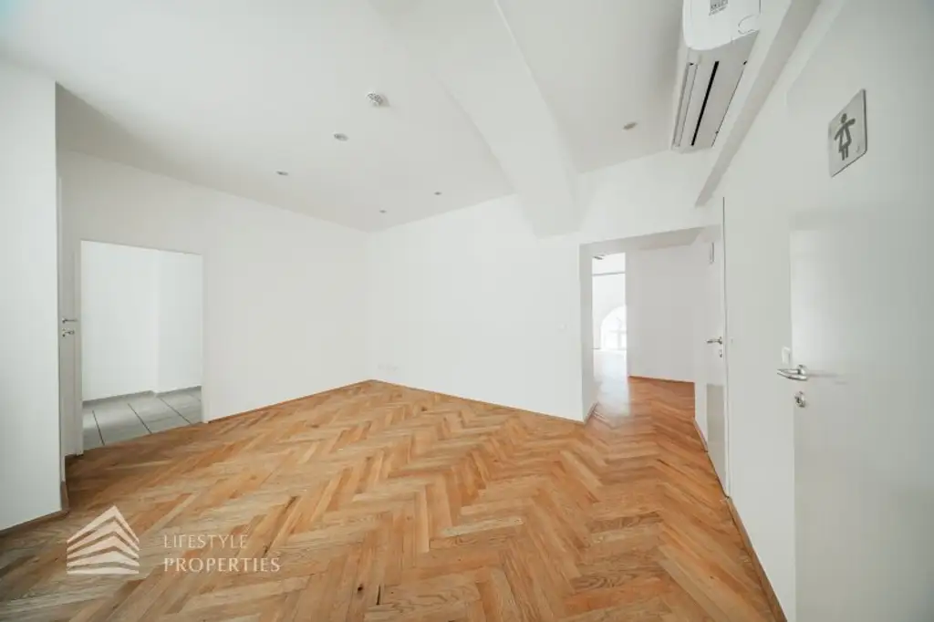 Geräumiges 5-Zimmer Altbau Büro in Toplage