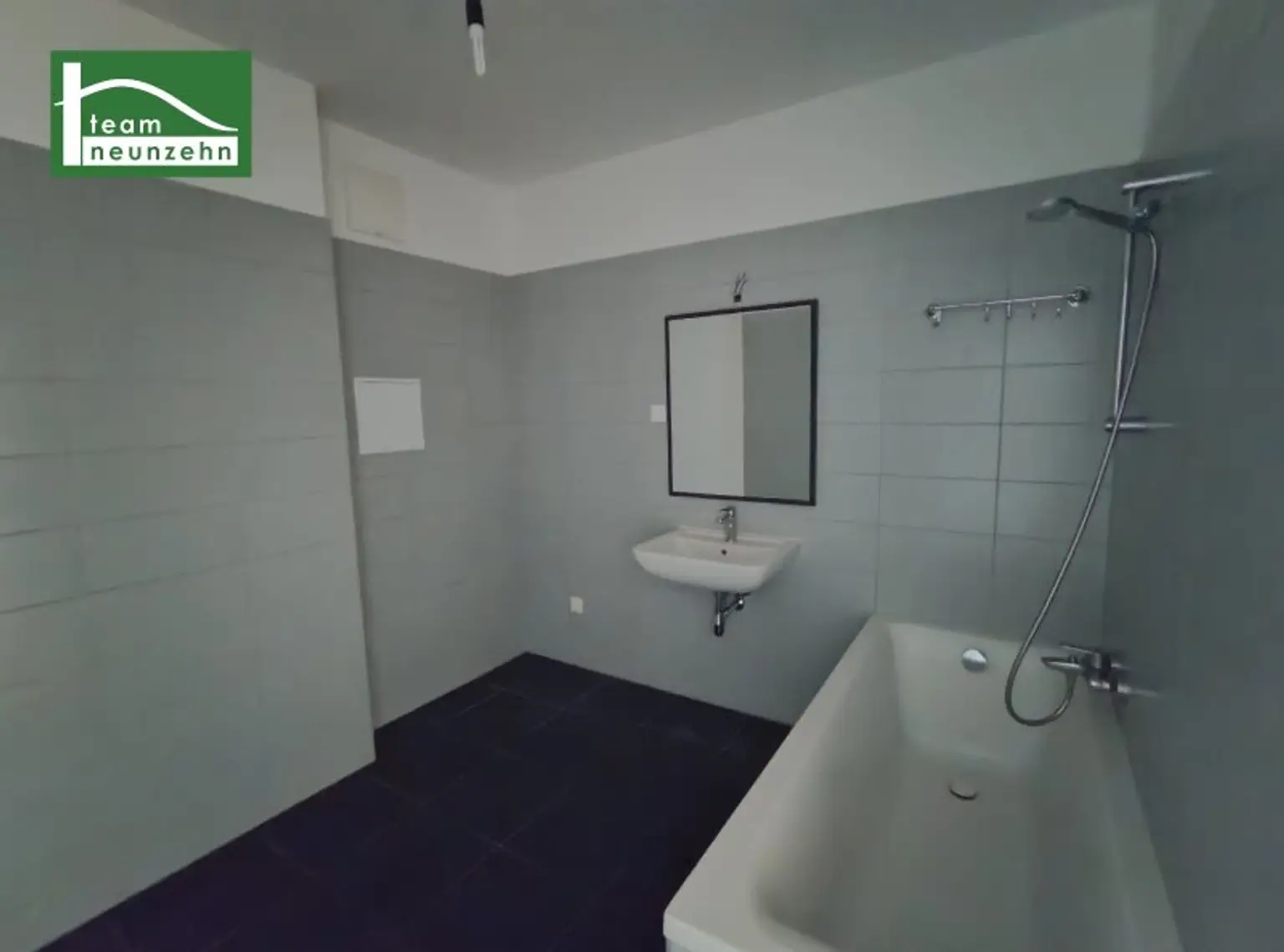 Lichtdurchflutete 4-Zimmer-Wohnung mit privater Außenfläche