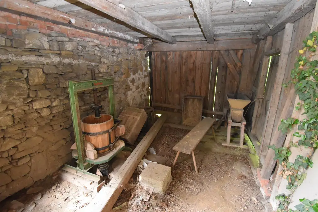 Wohnhaus - ehem. Bauernsacherl - mit Sanierungsrückstand