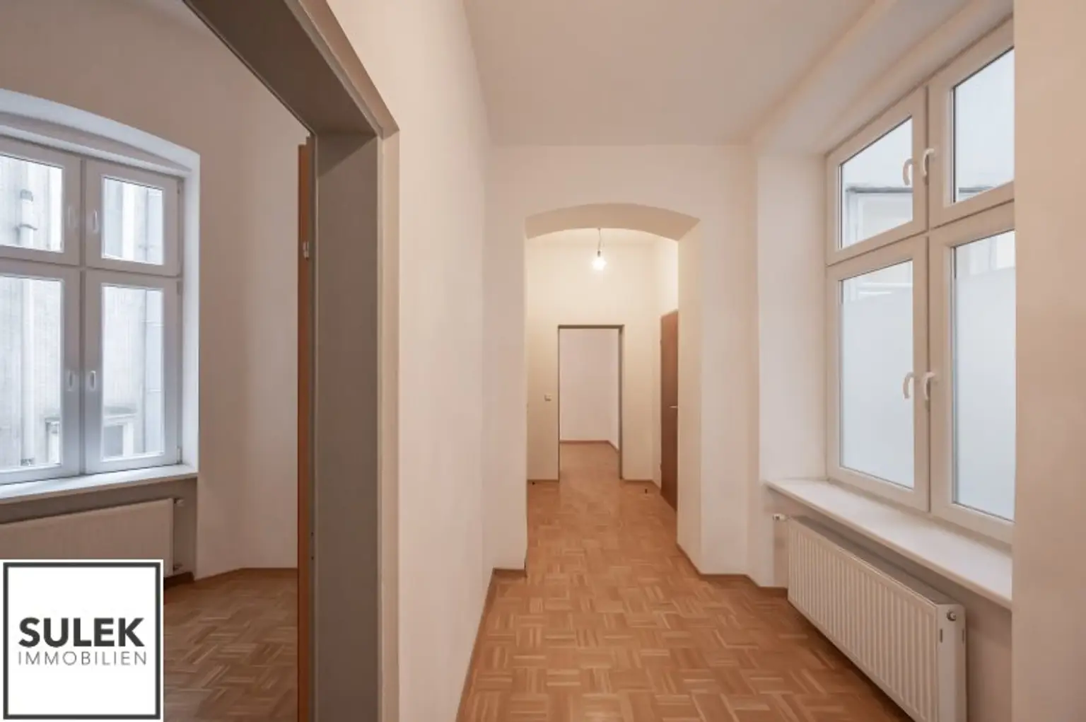 Wohnen direkt bei der Votivkirche: großzügige 2-Zi.-Wohnung (getrennt begehbare Zimmer + Küche)