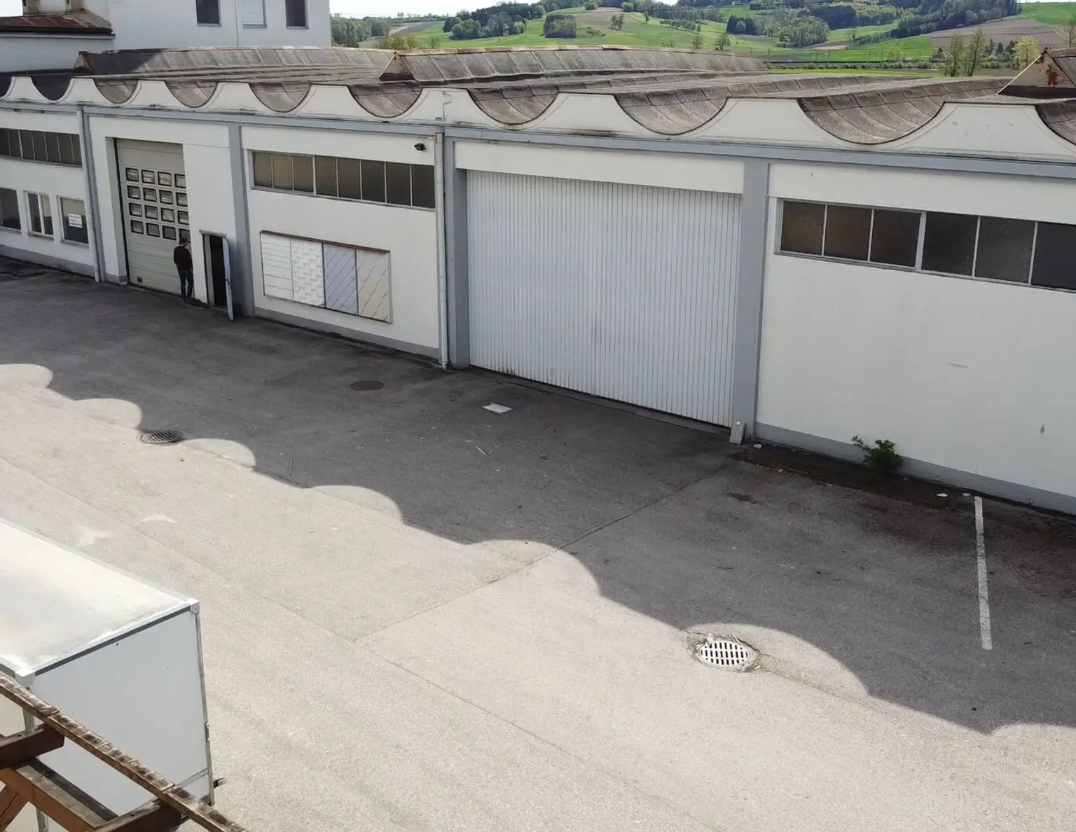 Großzügige Industriehalle in St. Valentin - 1311 m² zur Miete für Ihre Geschäftsideen, inkl. Büroräume auf 2 Etagen