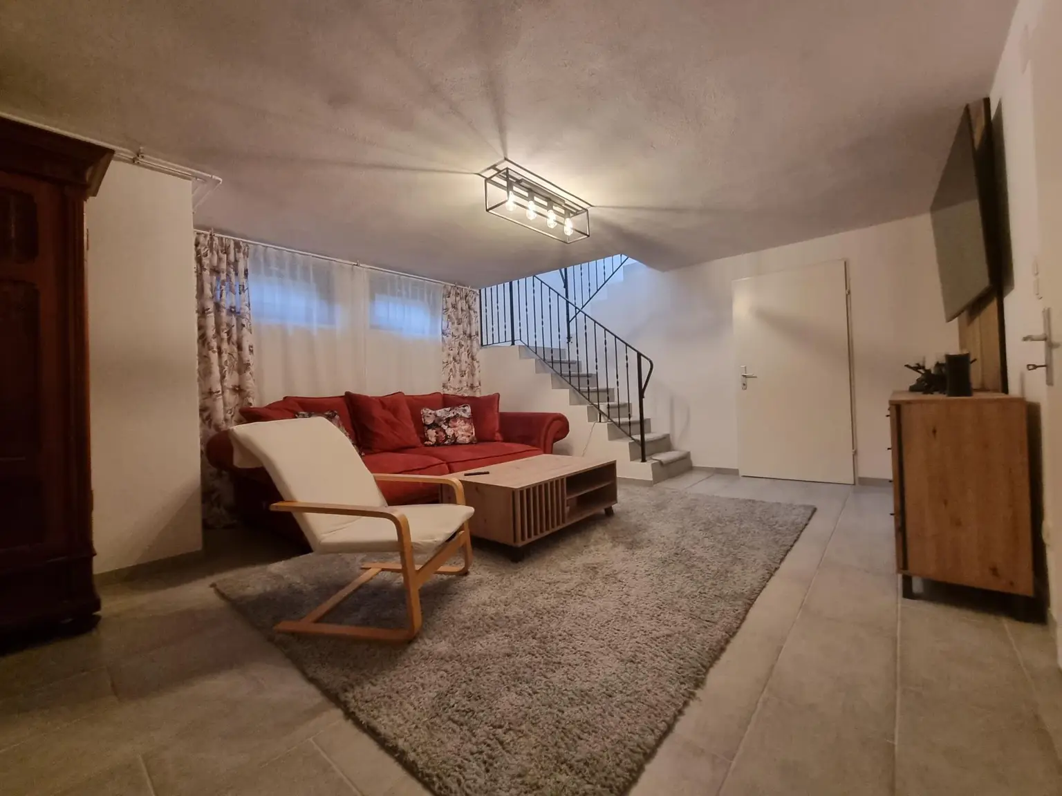 LIEBEVOLLER BUNGALOW MIT GEPFLEGTEM GARTEN IN TRAUMHAFTER RUHELAGE