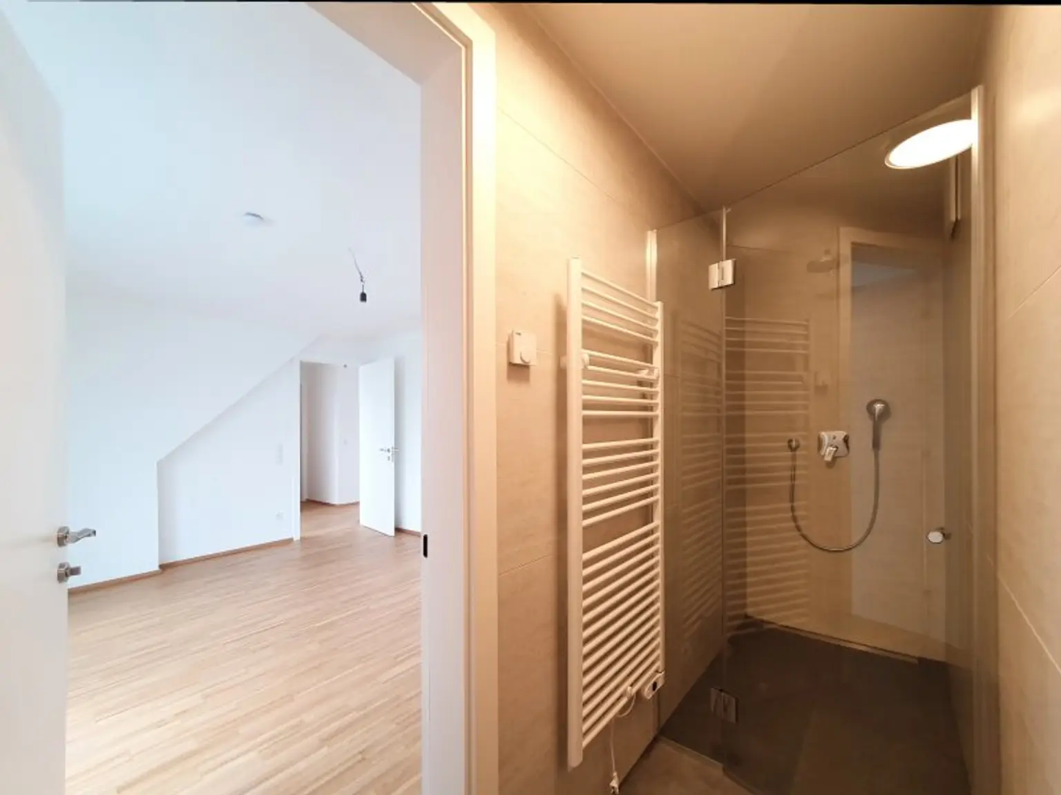 Hochwertige DG-Wohnung mit 3 Terrassen in der Staudgasse